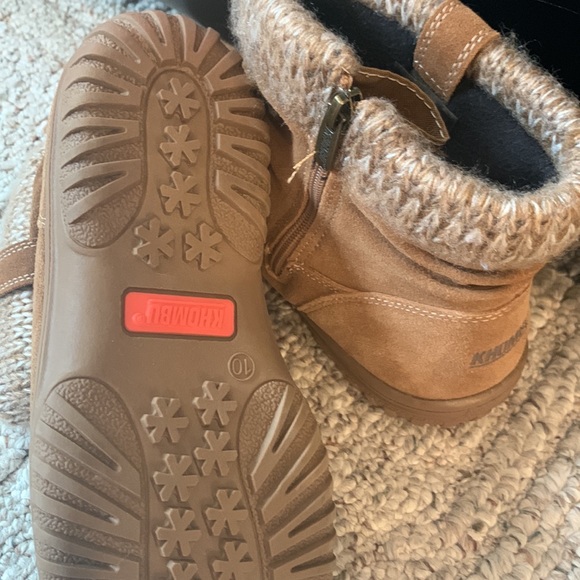 Khombu Women’s Boots - Picture 3 of 3